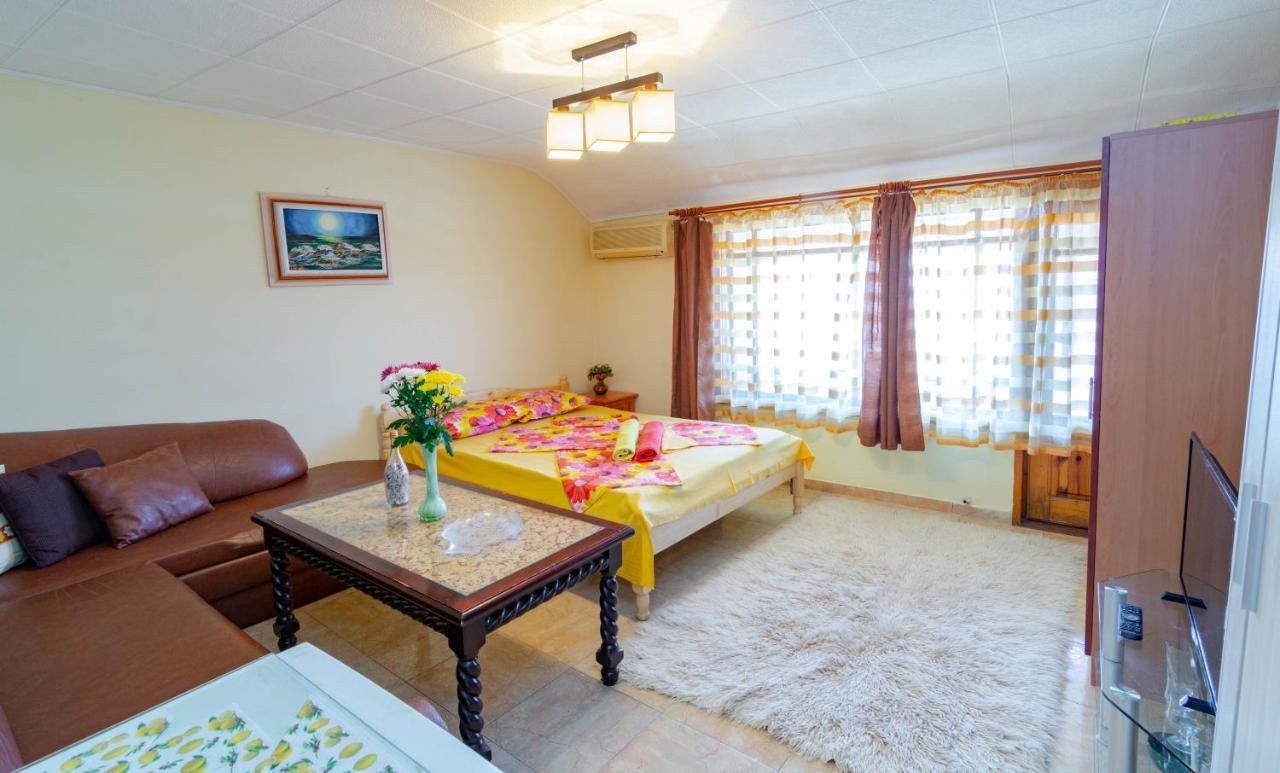 Fener Guest House Поморие Экстерьер фото